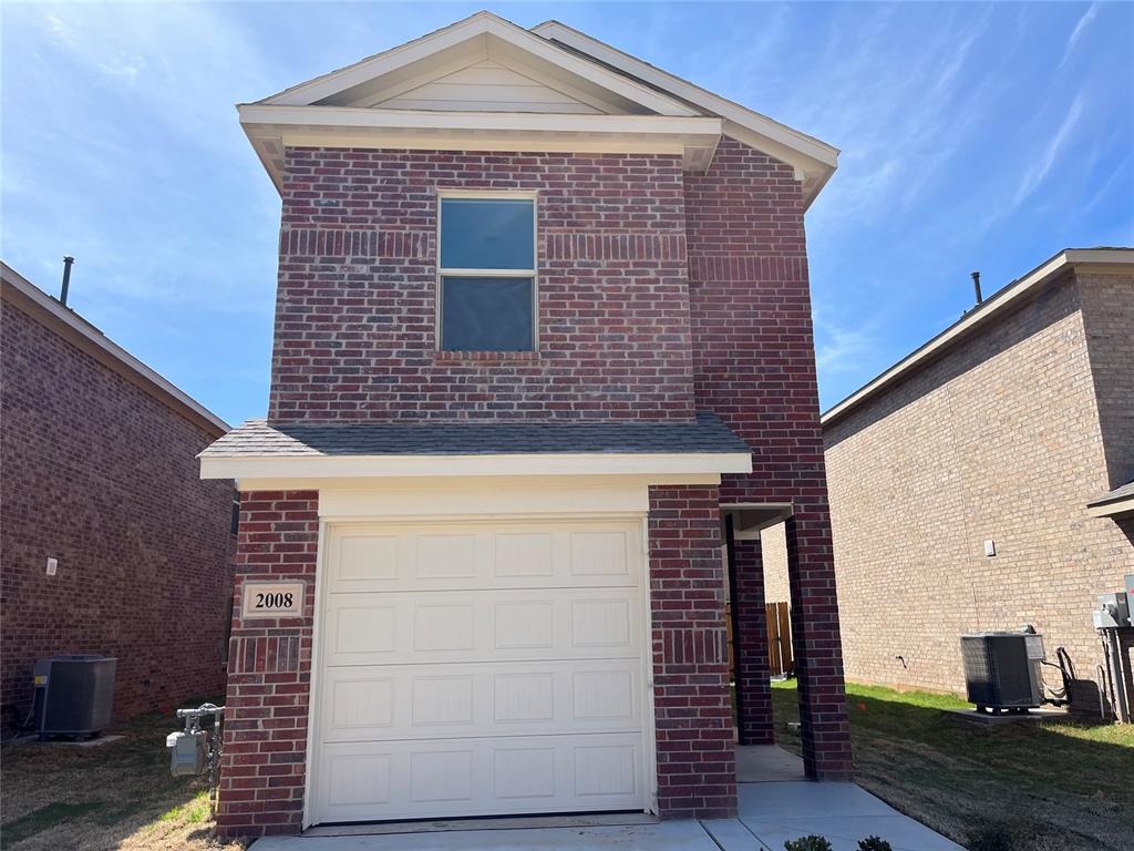 The Villages in Norman offers the Canelo floorplan with 3 beds 2 1/2 baths, 1203 sq ft with granite countertops, stainless steel appliances, energy-efficient features and premium flooring. A seamless layout that encourages family togetherness and makes entertainment easy. Bedrooms are separated from the main floor buzz, ideal for families.