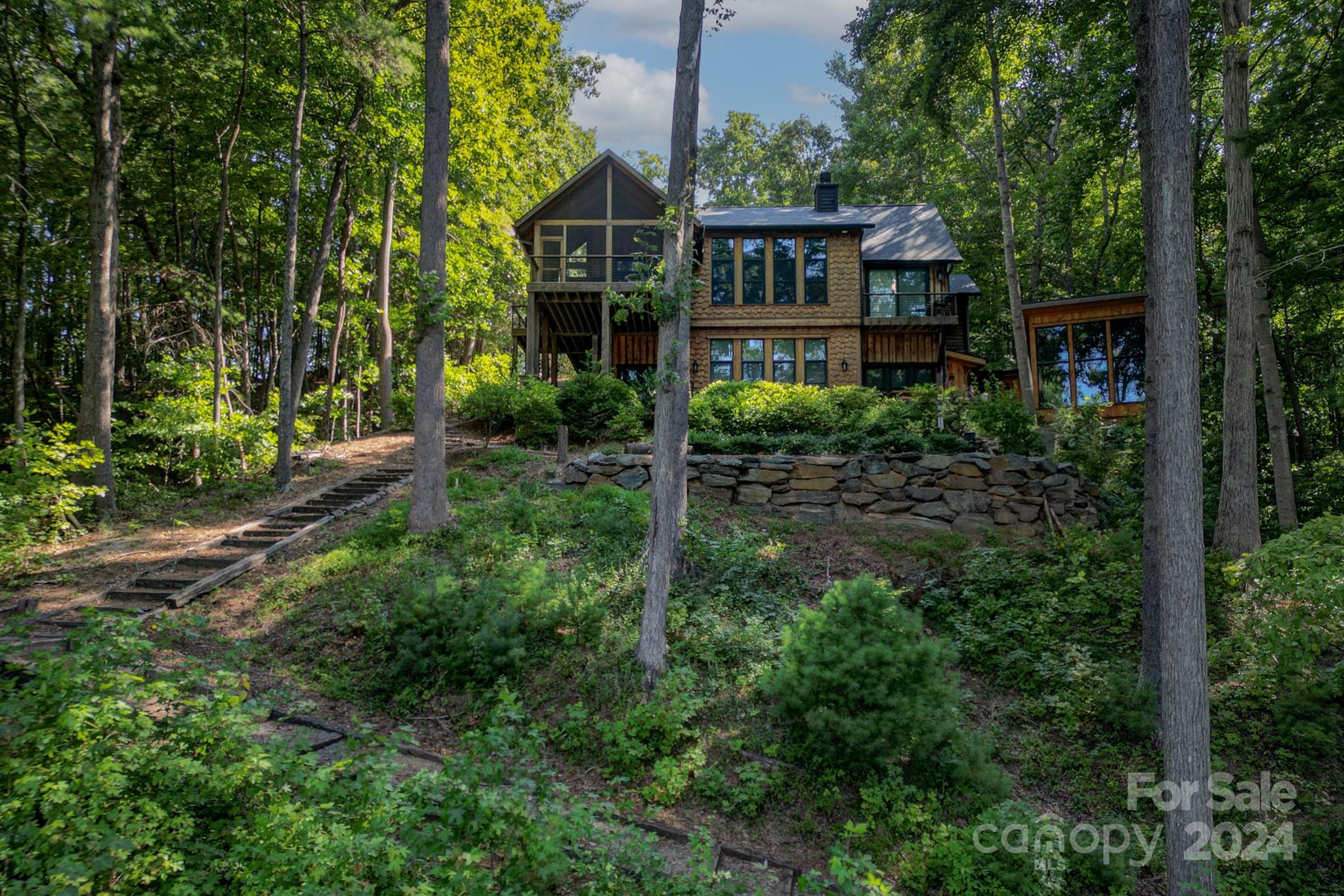 1610 Lillians Point Court