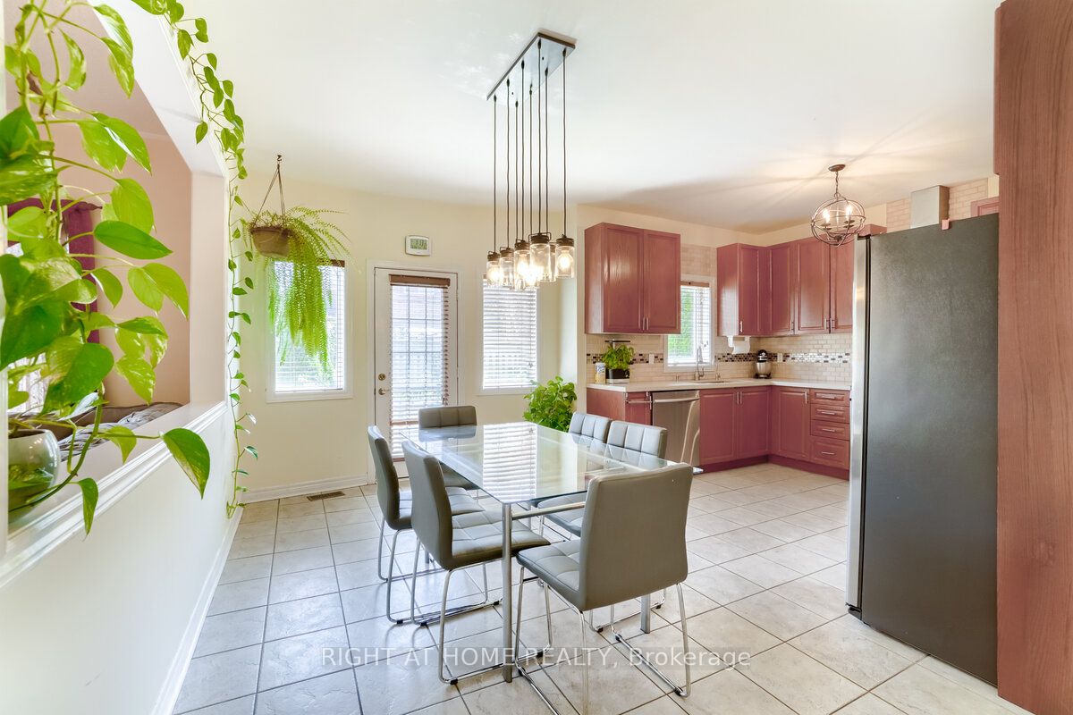 3020 Hawktail Cres L5M 6W3