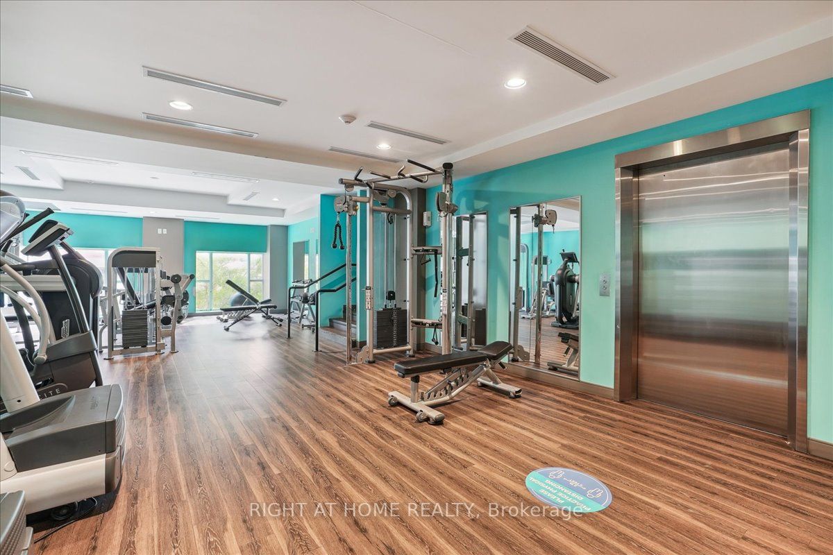 150 W Main St 314