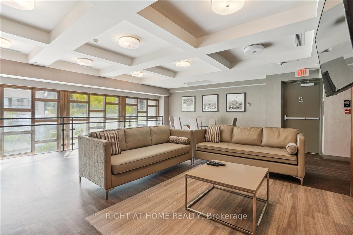 150 W Main St 314