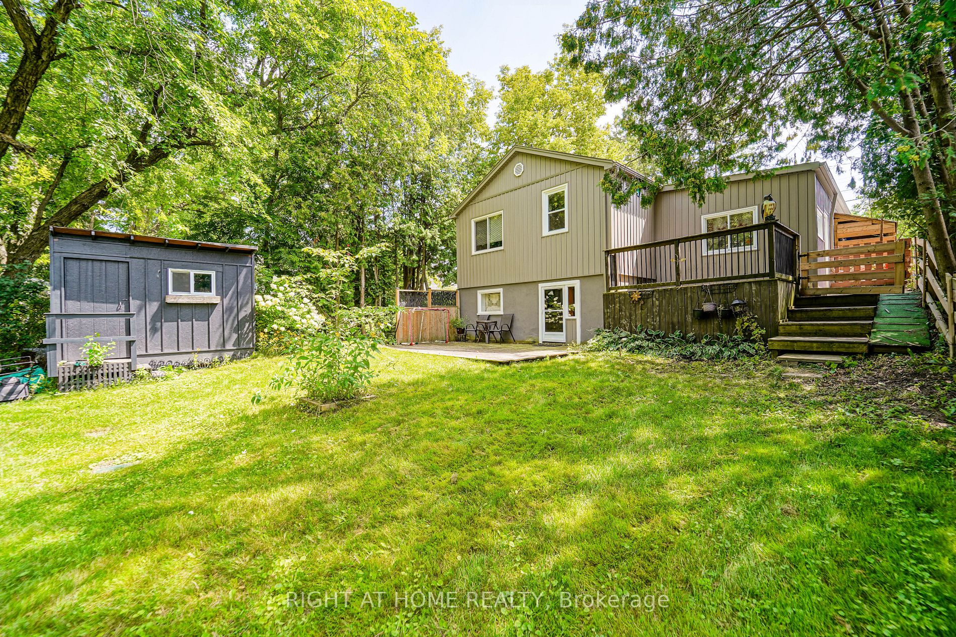 6072 Hillsdale Dr