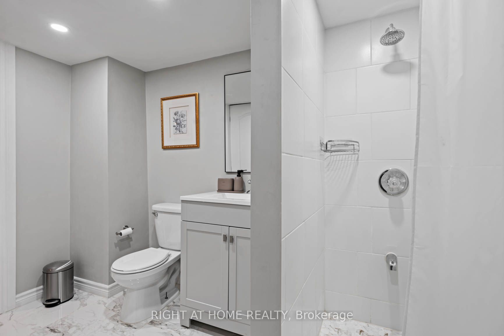 2420 Baintree Cres