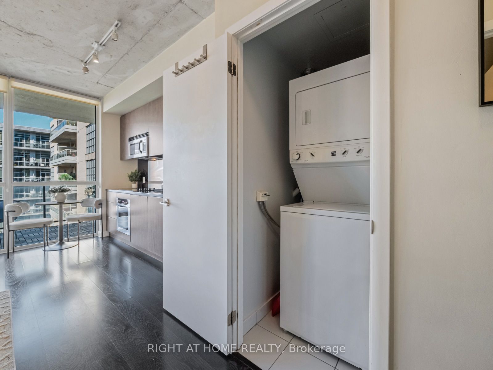 478 W King St 815