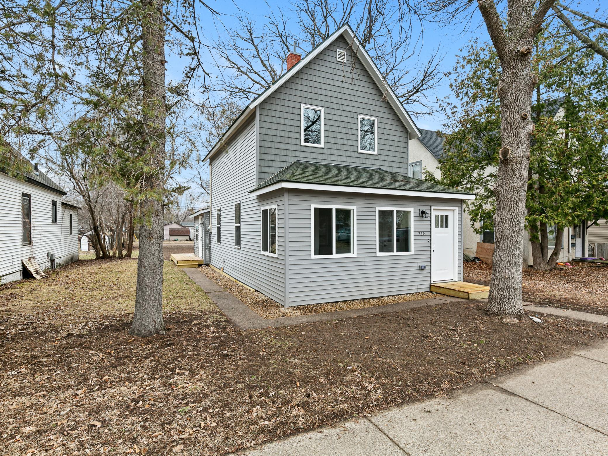 715 7th Street NE