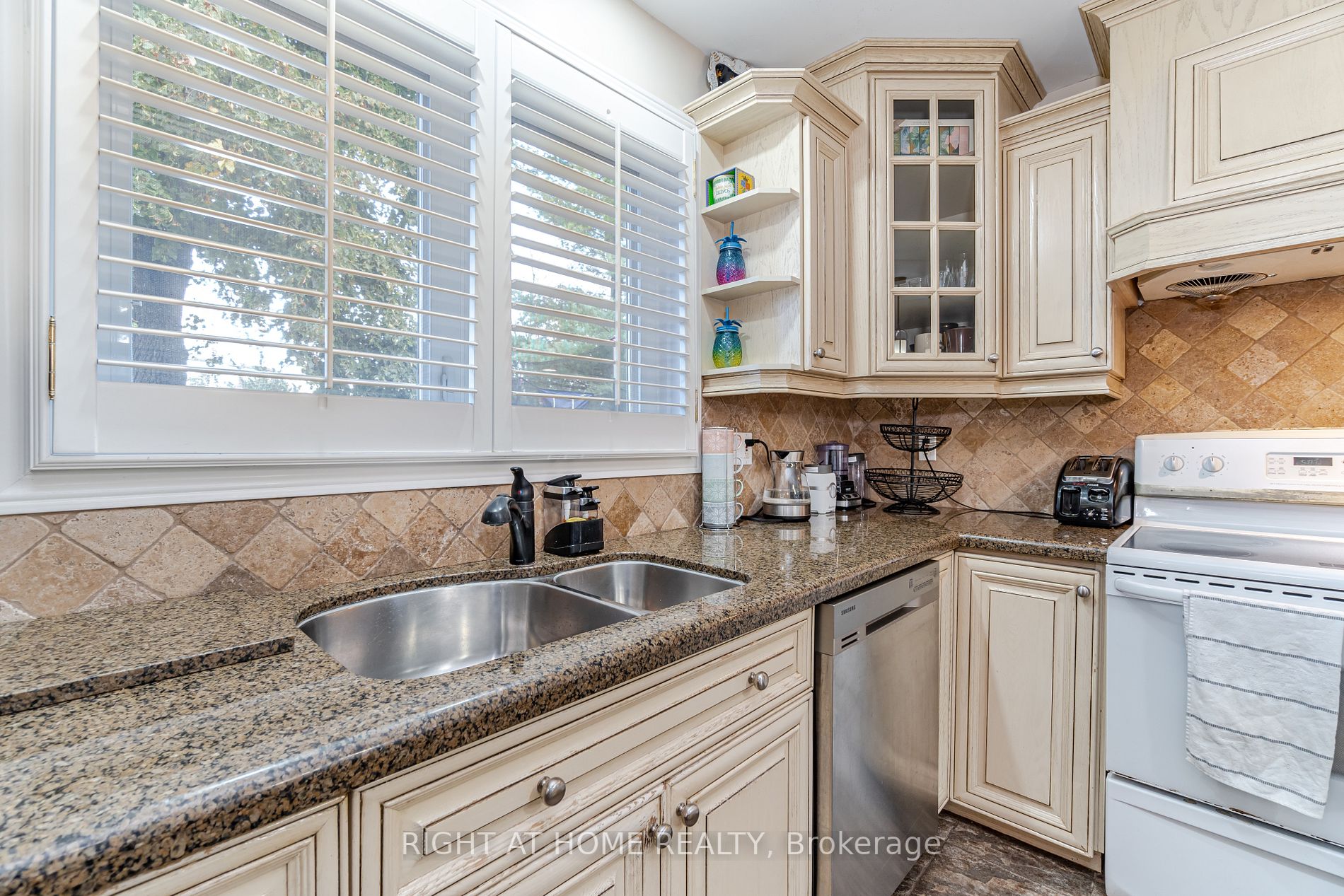 888 Kowal Dr