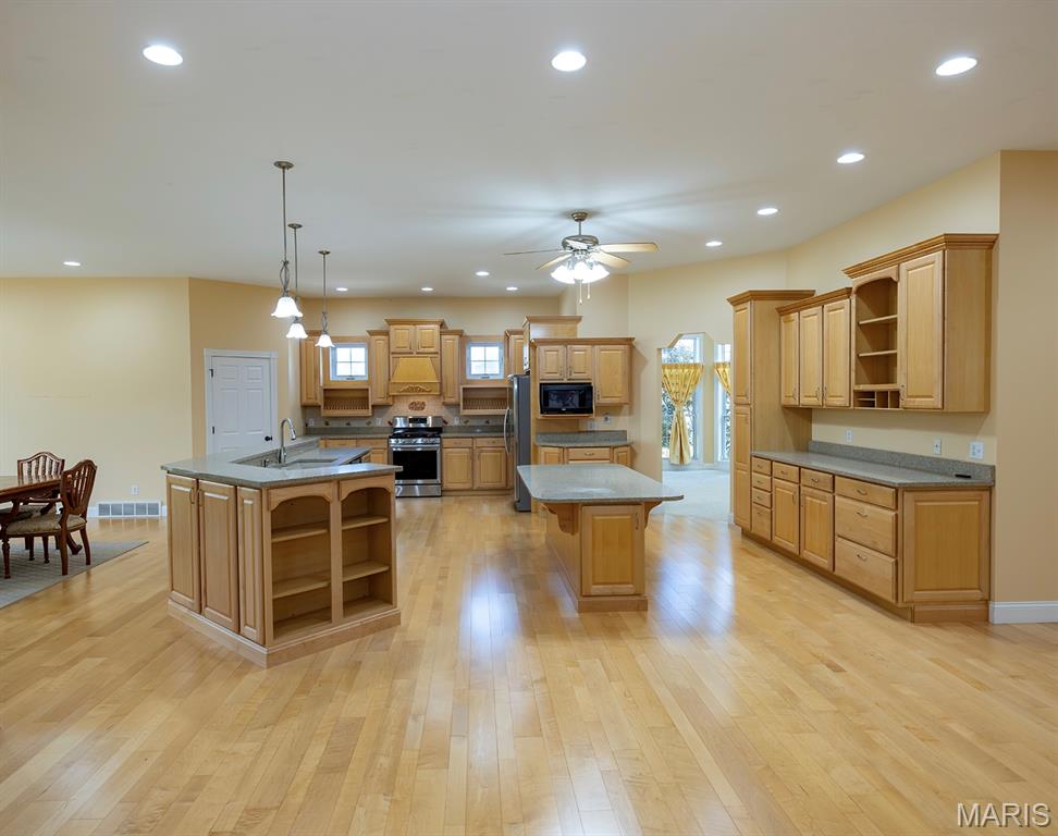 171 Rolling Meadows