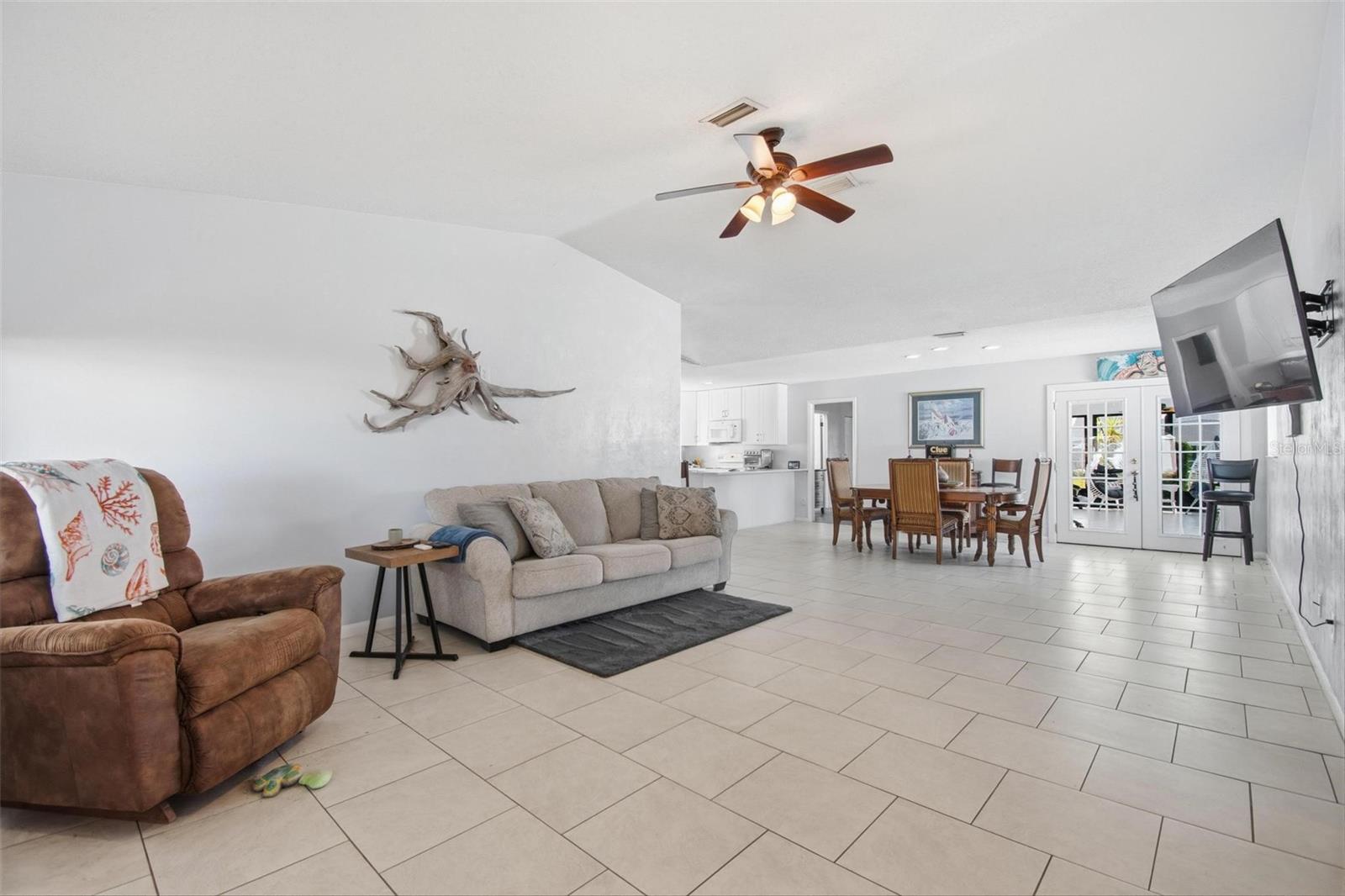 4 Coral Reef Court S