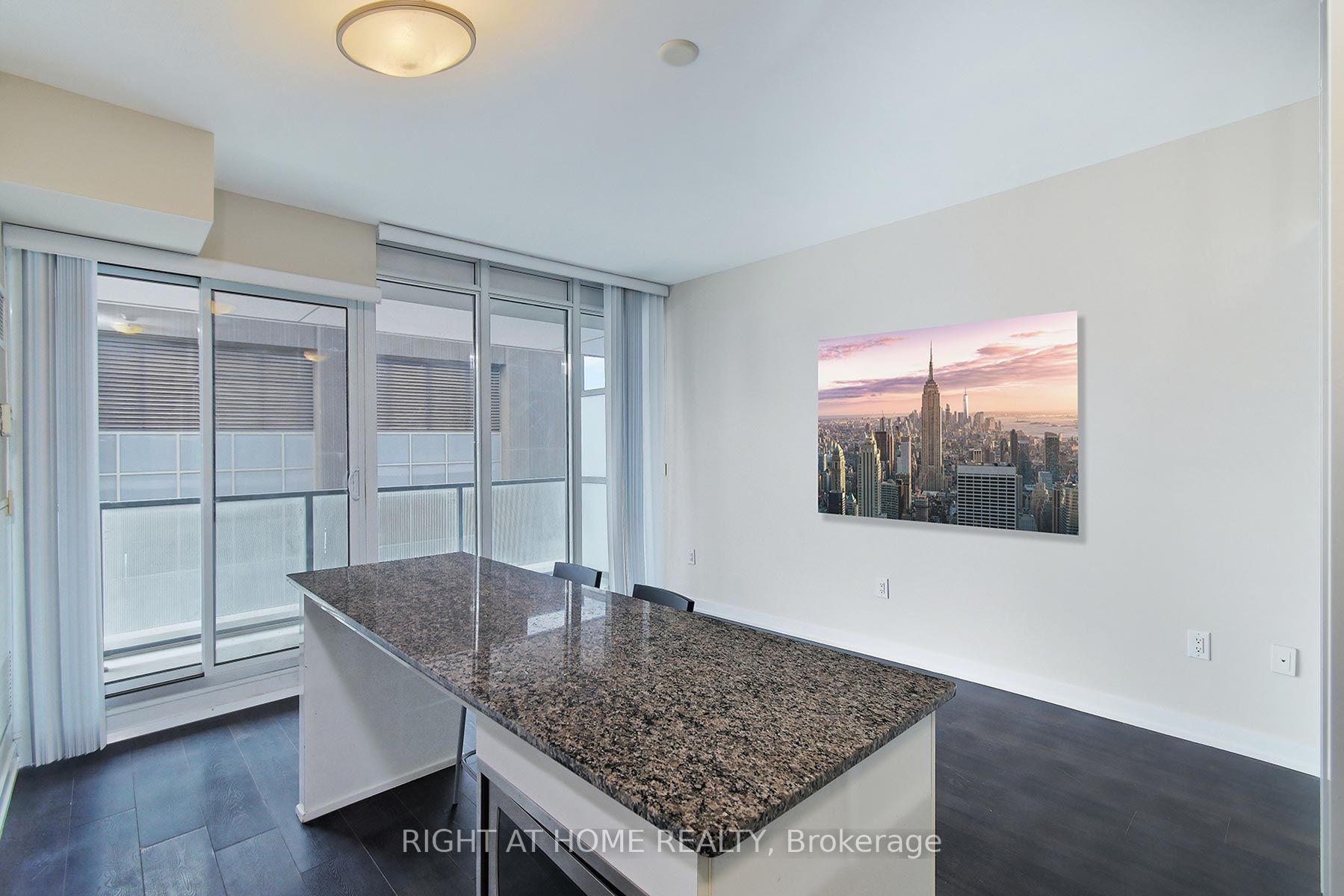 426 University Ave 3207