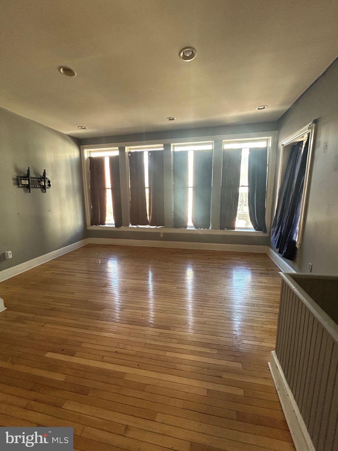 ONE MONTH FREE IF A 13 MONTH LEASE IS SIGNED. Looking to rent in the heart of Baltimore City? Come check out this 2 bedroom, 2 bathroom apartment located just walking distance to local bars, restaurants, and shops. This apartment has it's own private entrance, hardwood flooring, open floor plan with eat in kitchen, large windows that bring in a lot of natural light, and tall 12 foot ceilings. Water is included in the rent and pets are welcomed on a case by case basis. Move in ready.