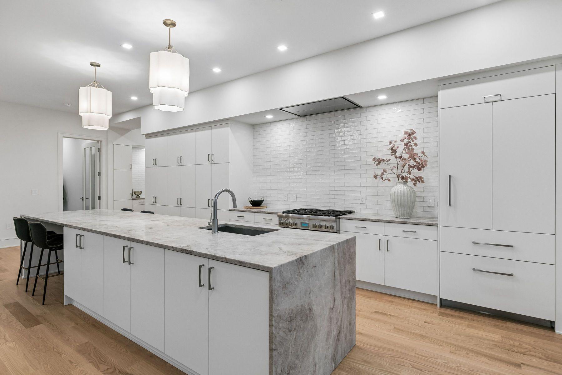 3041 Holmes Avenue S 302