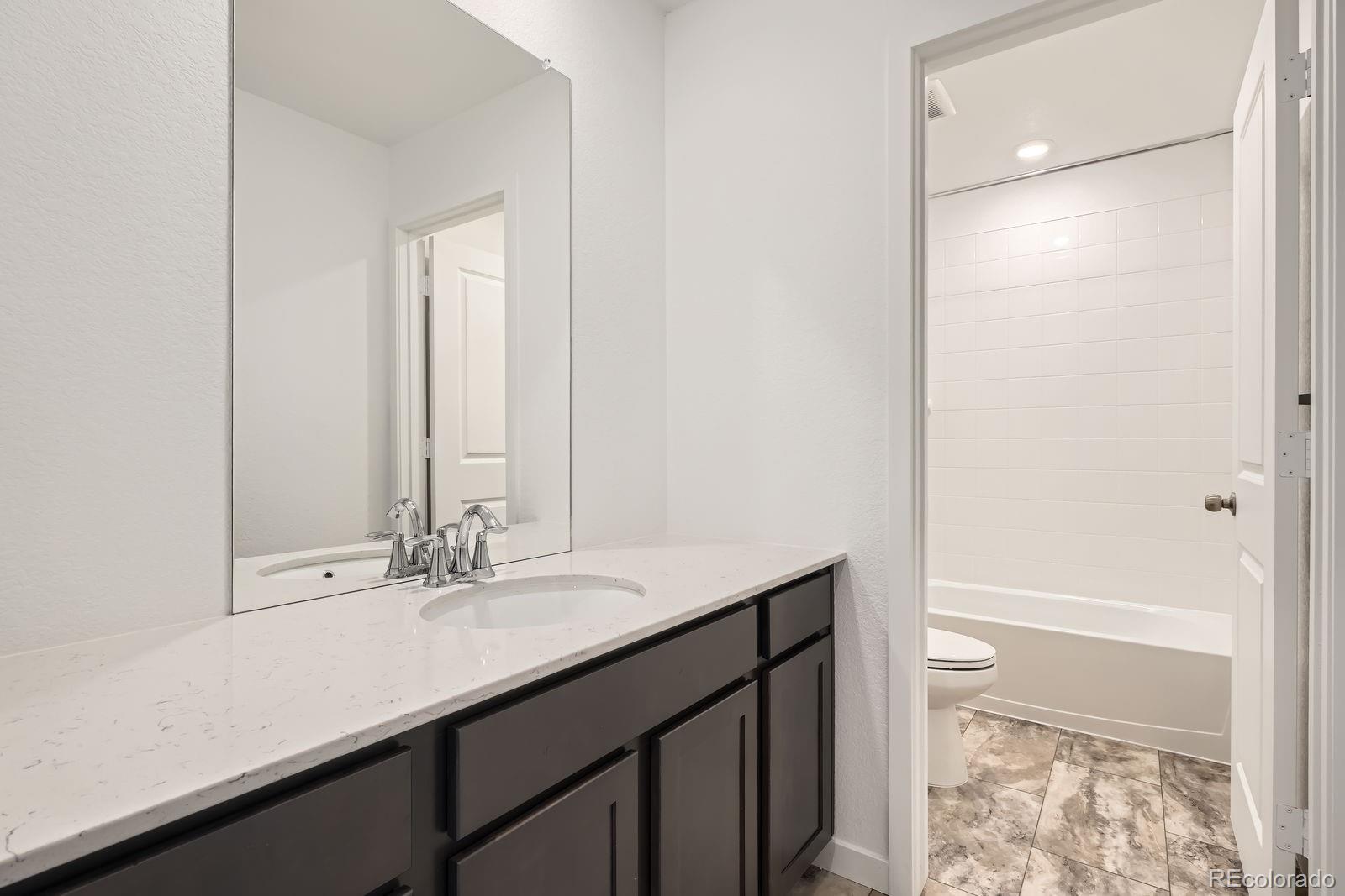 11039 Snowdon Street