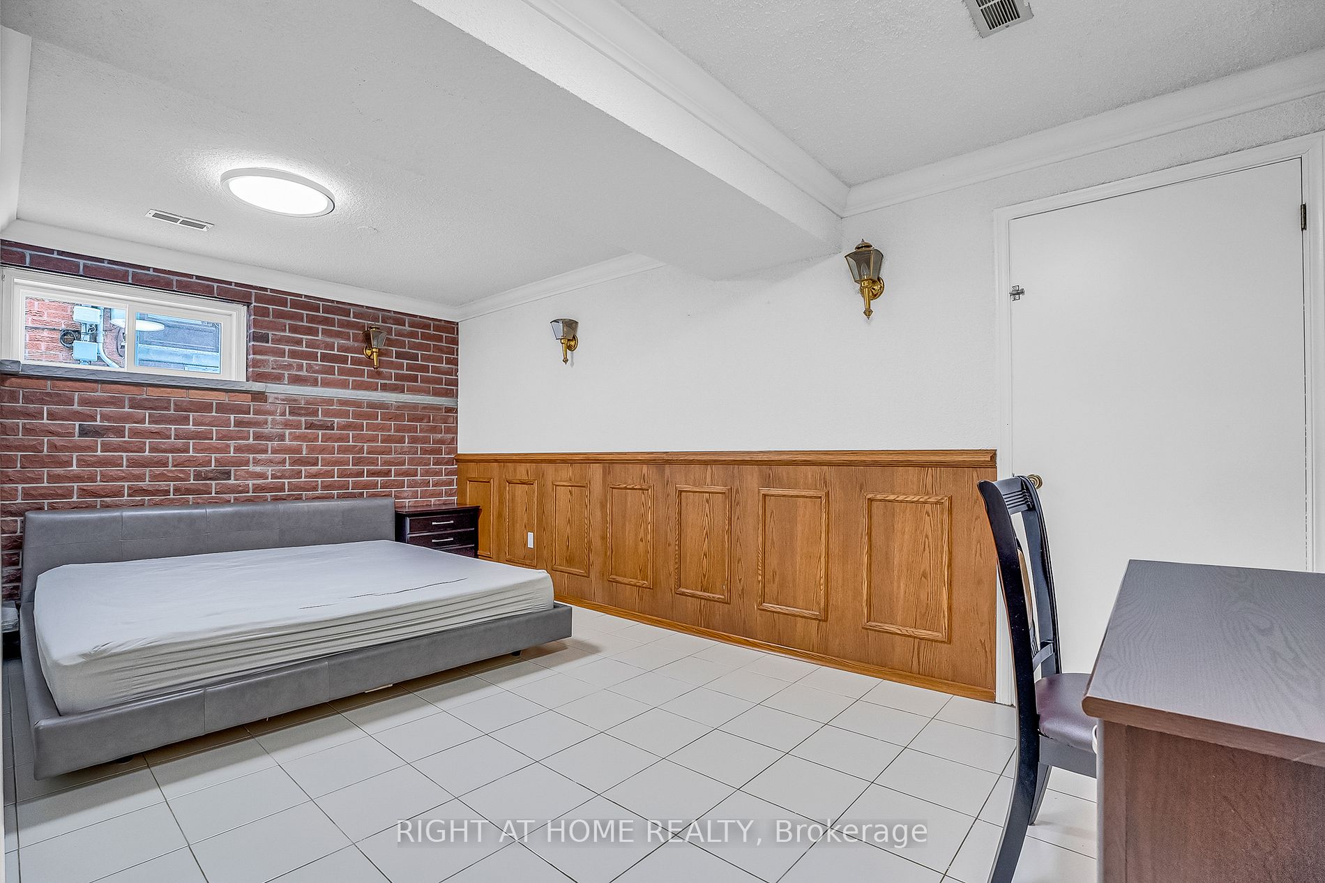 288 Huntsmill Blvd Bsmt