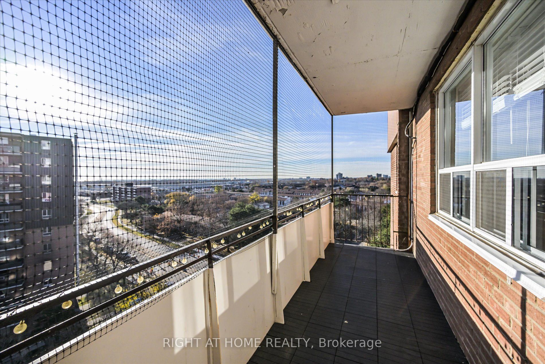 3105 Queen Frederica Dr 905