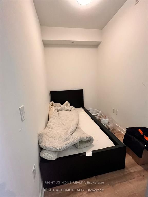 15 E Queens Quay St 708