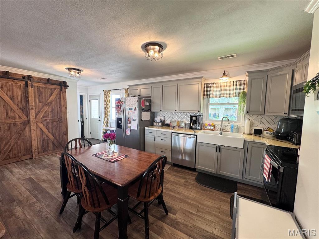 311 W Osterhout