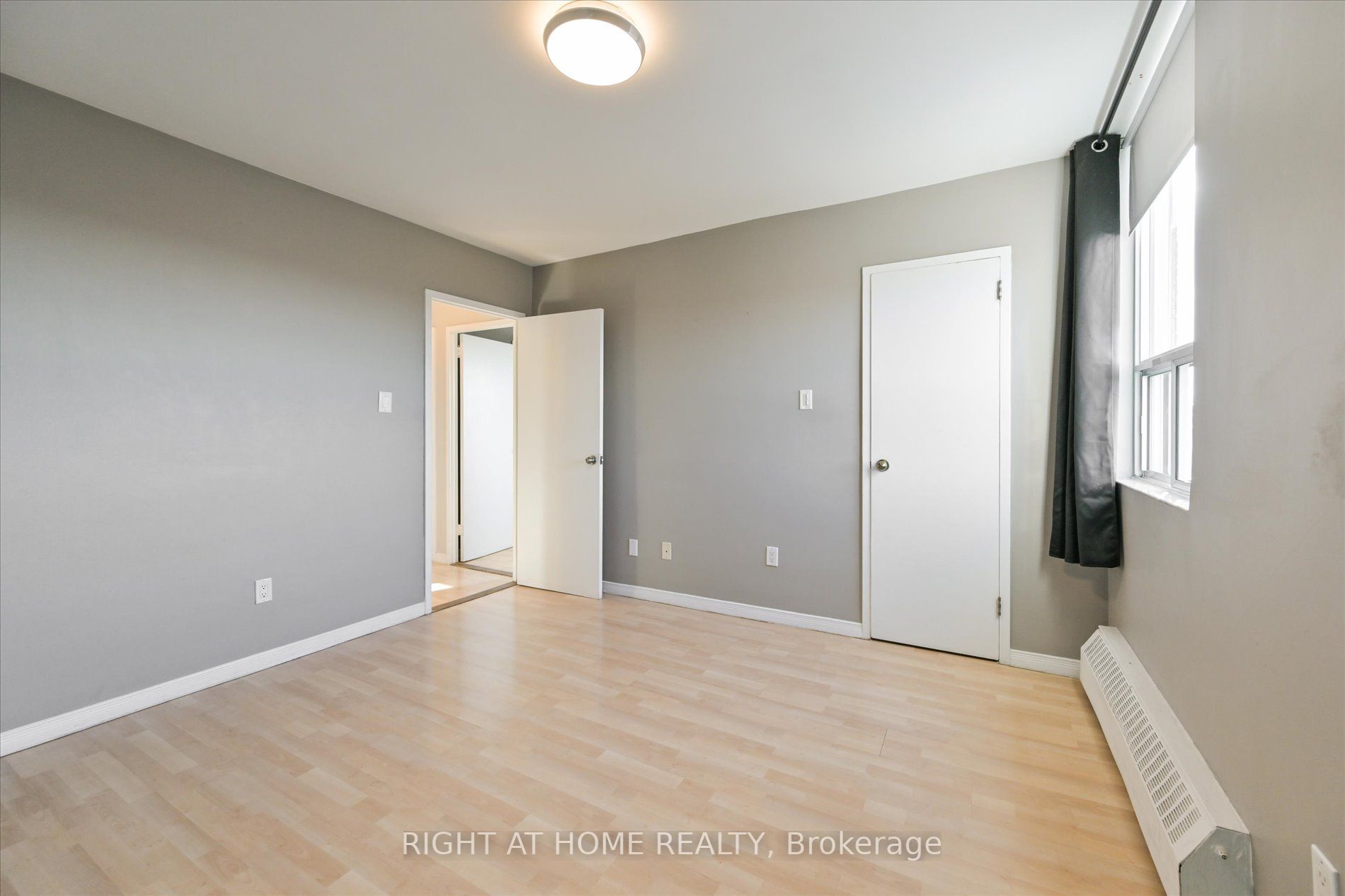 3105 Queen Frederica Dr 905