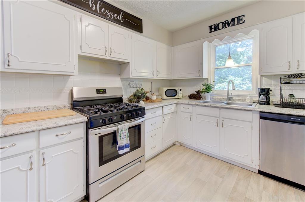 5519 NW Meadowvale Drive