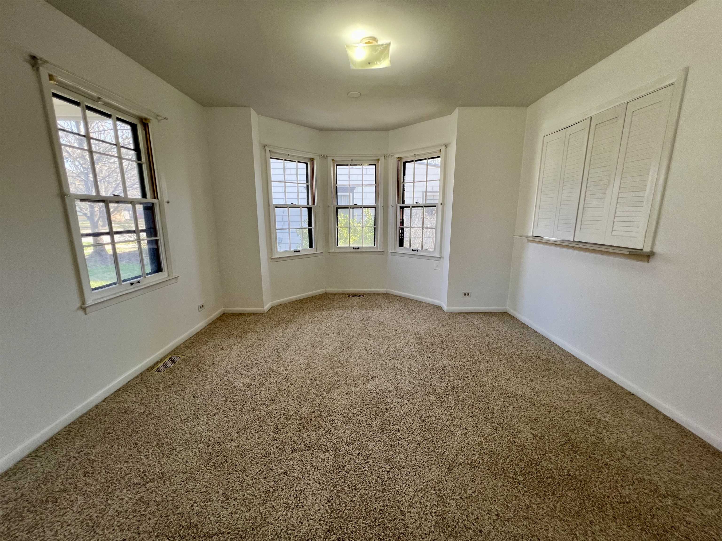821 E 10th