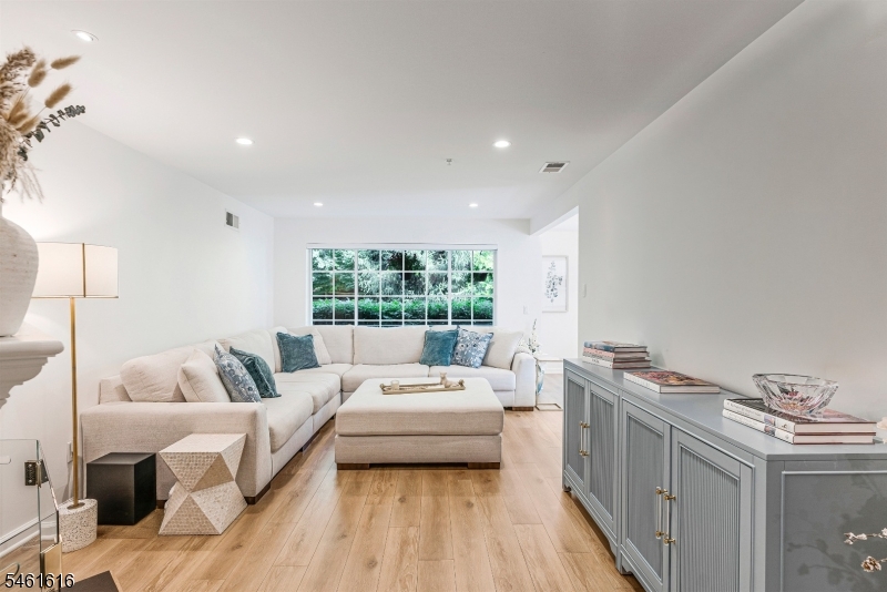 230 Riveredge Dr