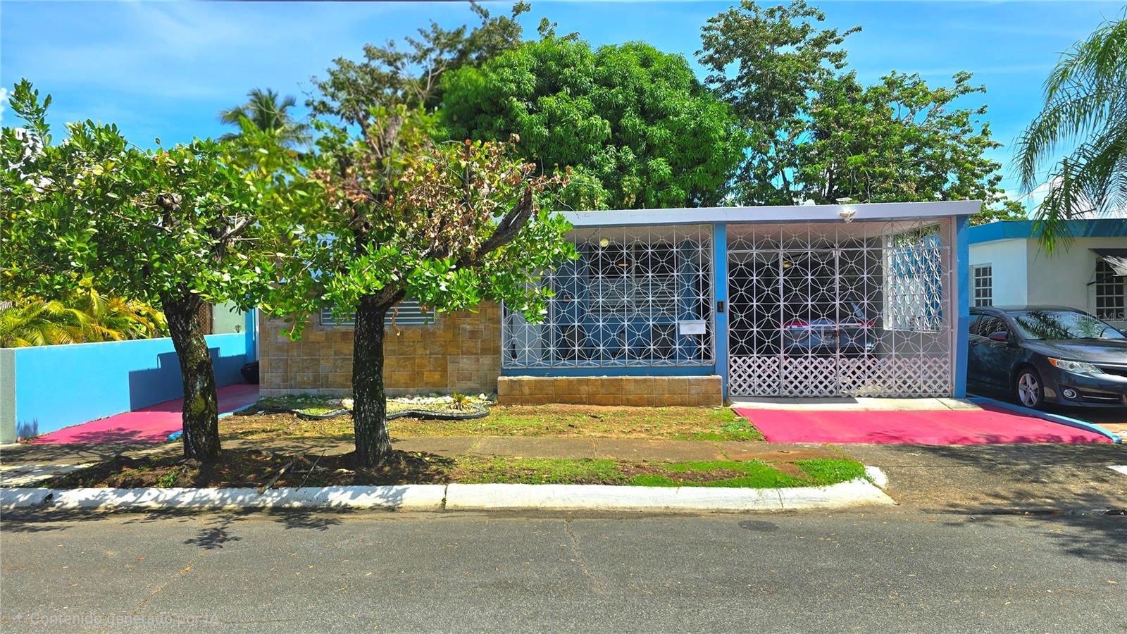 Residence for sale in the Villa Contesa subdivision, Bayamón. It features 3 bedrooms, 2.5 bathrooms, and a 397.50 m² lot. Amenities include 3 air conditioning units, a spacious balcony, a terrace, a yard, a storage area, and a laundry space. This comfortable, airy property is ideal for those seeking space and accessibility. It is located just steps from the PR-5 Expressway, with easy access to major routes leading to Bayamón, Guaynabo, and San Juan. It is situated near Santa Rosa Mall, Plaza del Sol, hospitals, the Tren Urbano (urban train), government offices, and various shops—an excellent location offering both convenience and easy access to essential services.