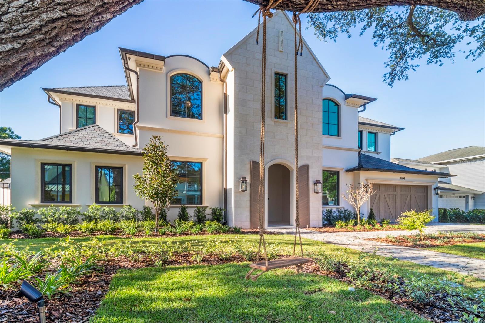 3404 W Corona Street