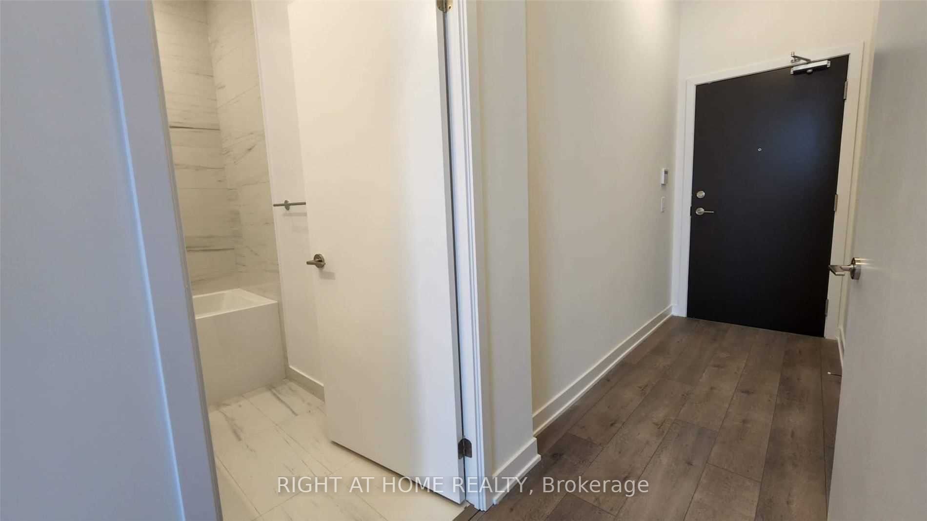 10 Honeycrisp Cres 212