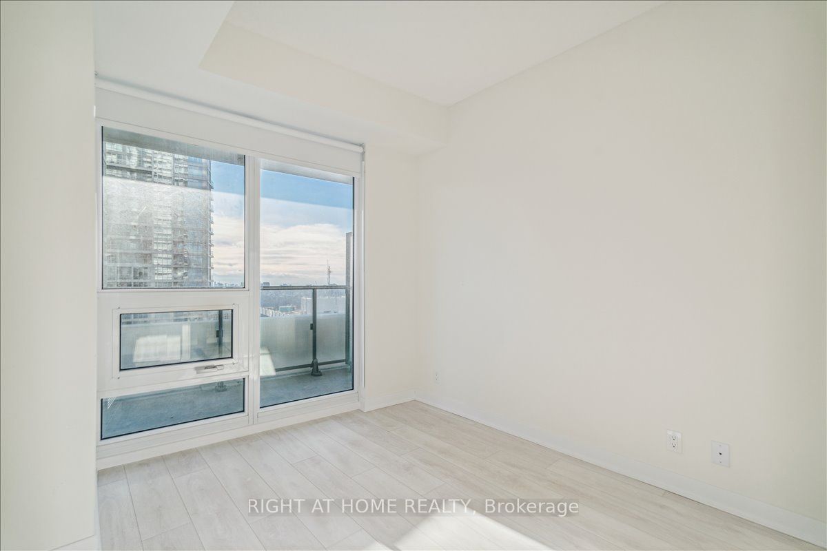 2221 Yonge St 2407