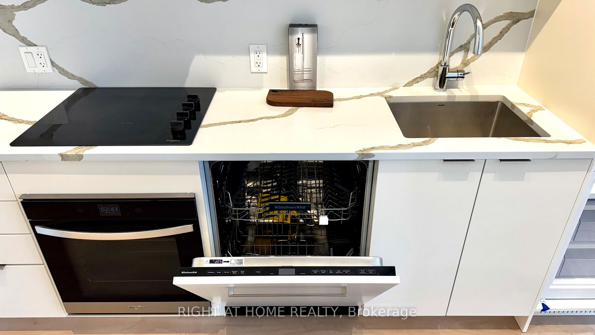 181 E Sheppard Ave 419