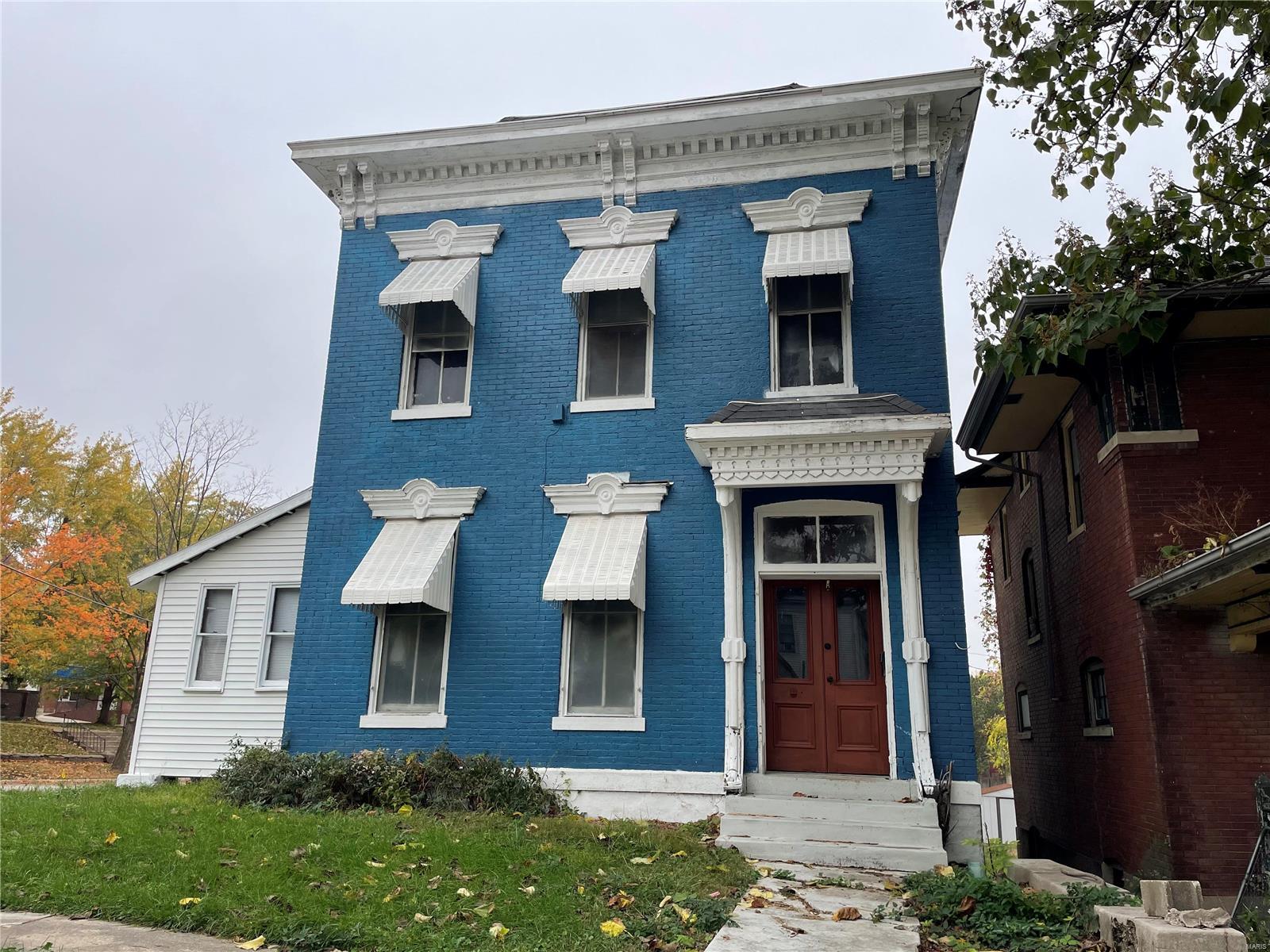 807 Center Street