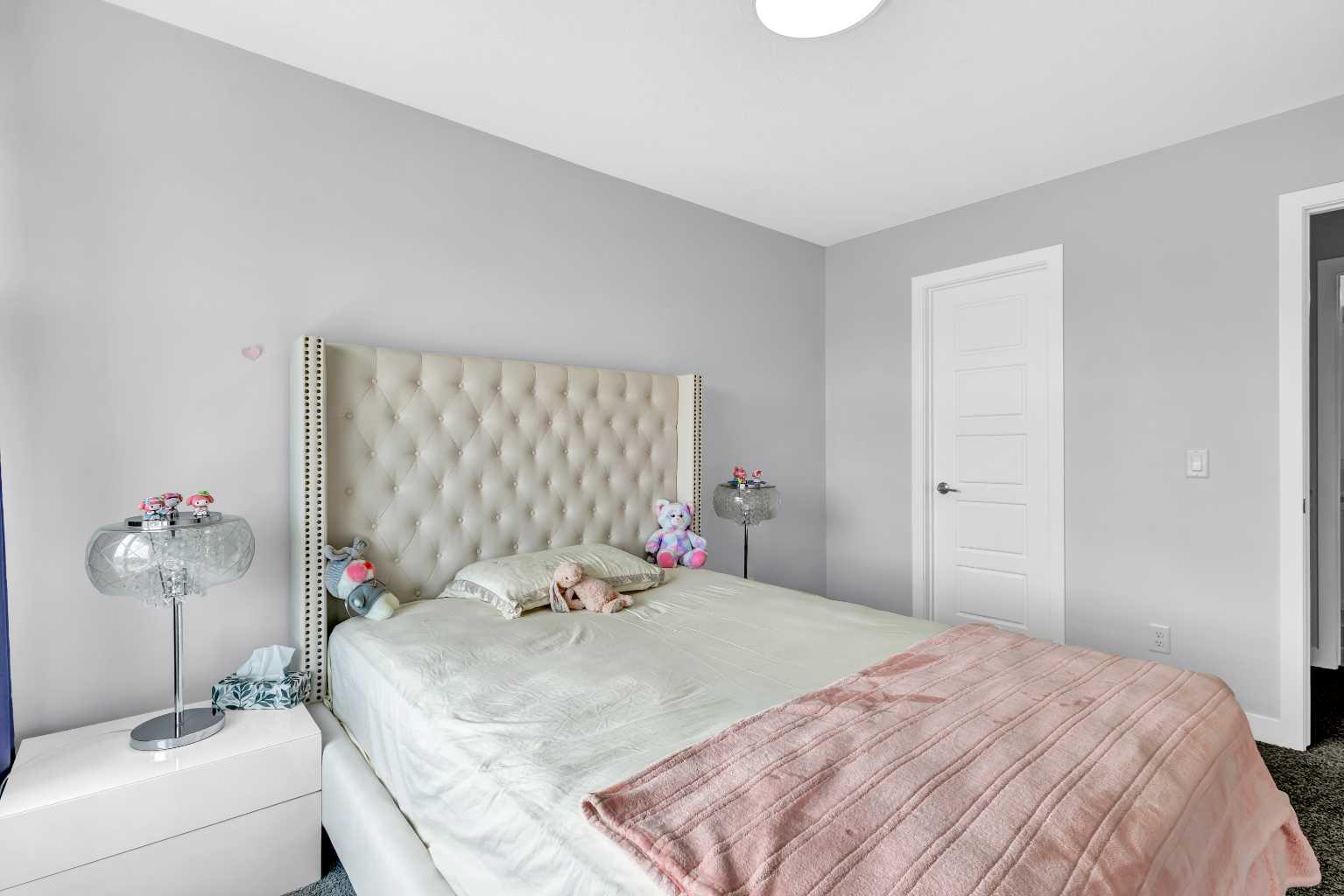 89 Howse Common NE