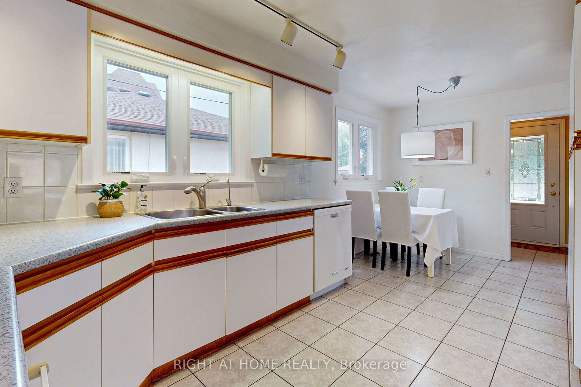 220 Homewood Ave