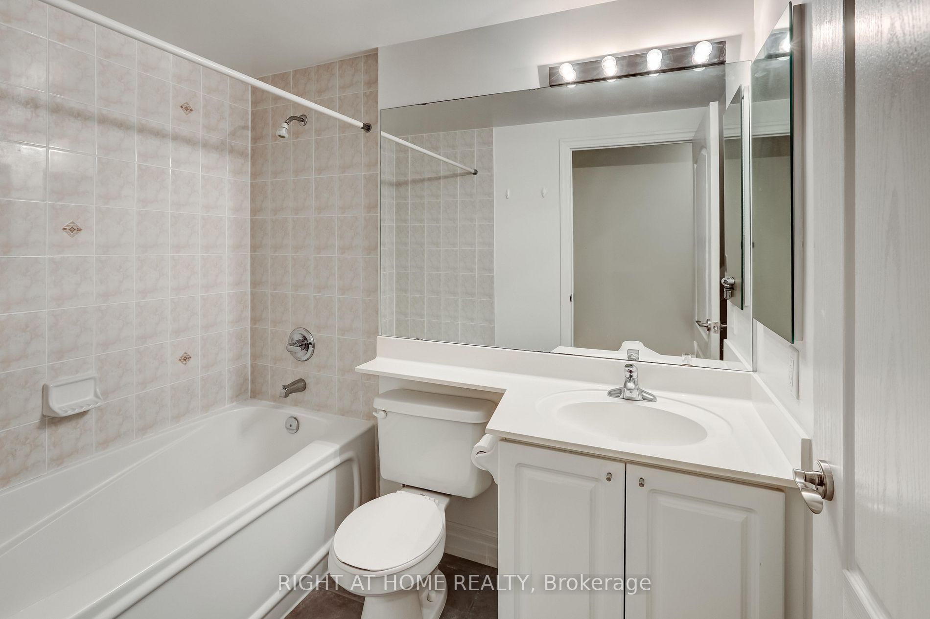 21 Hillcrest Ave 405