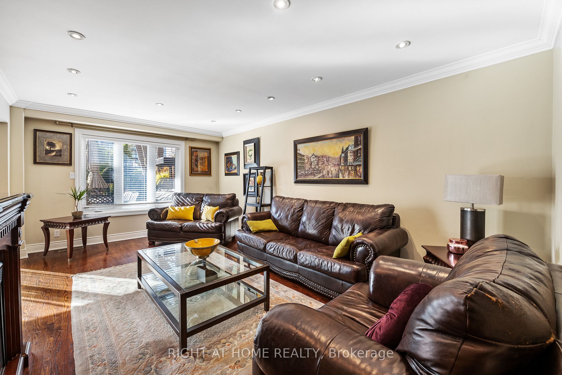 4357 W Bloor St 7