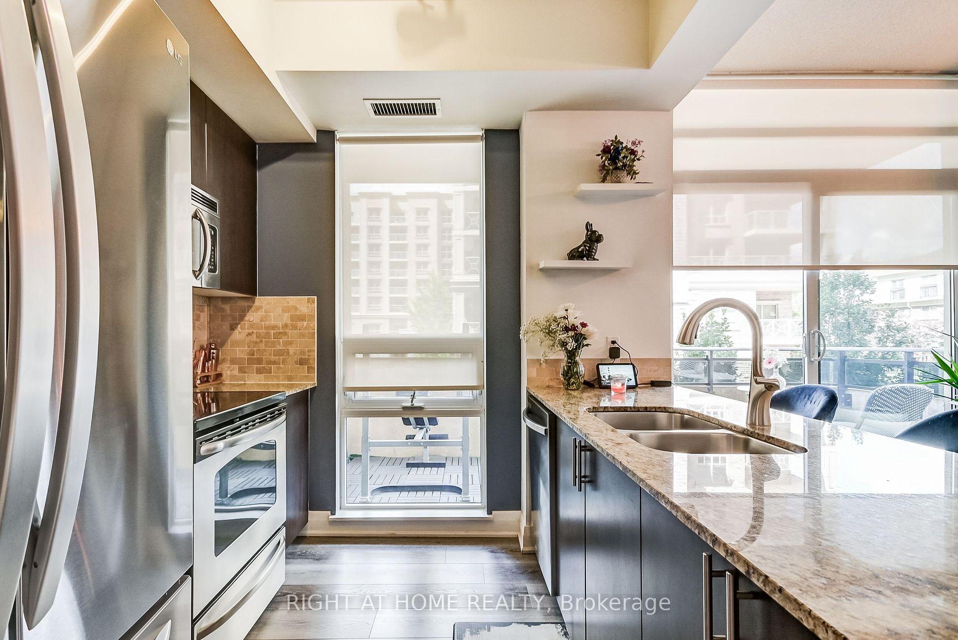 520 W Steeles Ave 212