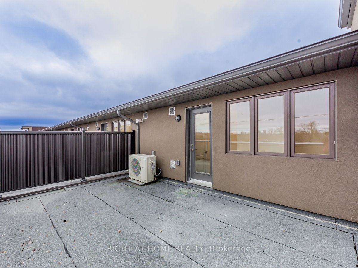 1972 Victoria Park Ave #21