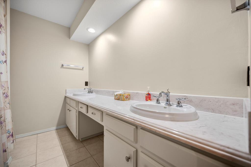 4024 Lynbrook Lane