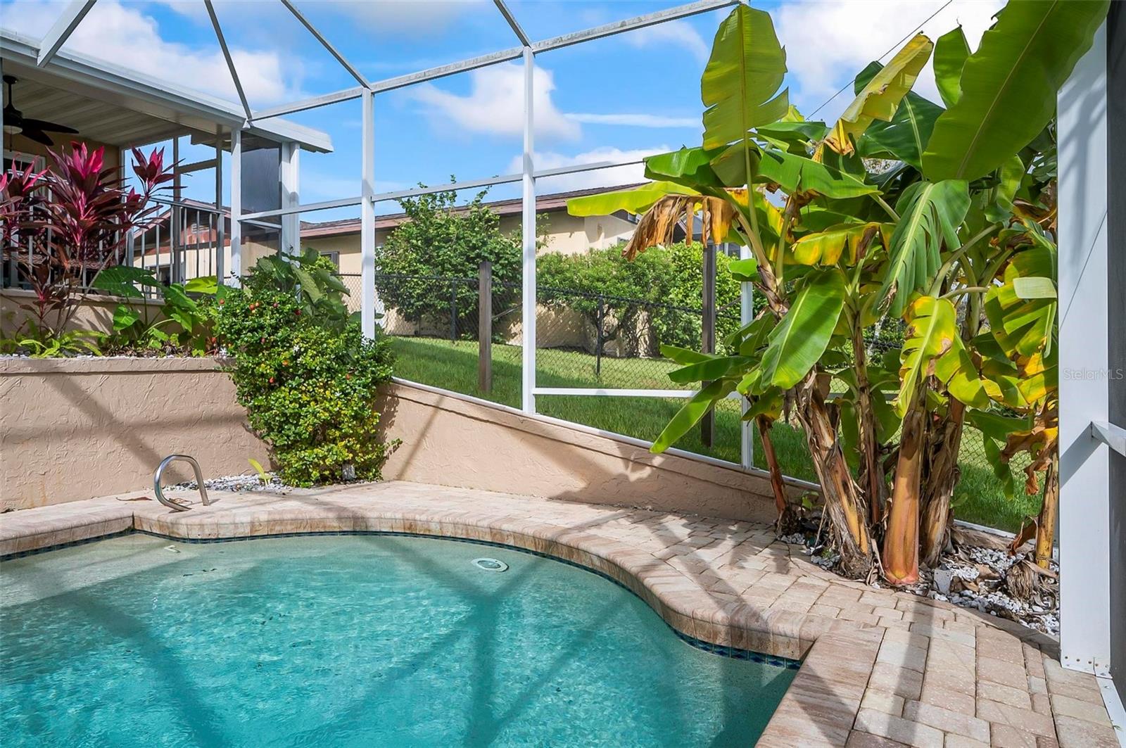 15 Clarendon Court S