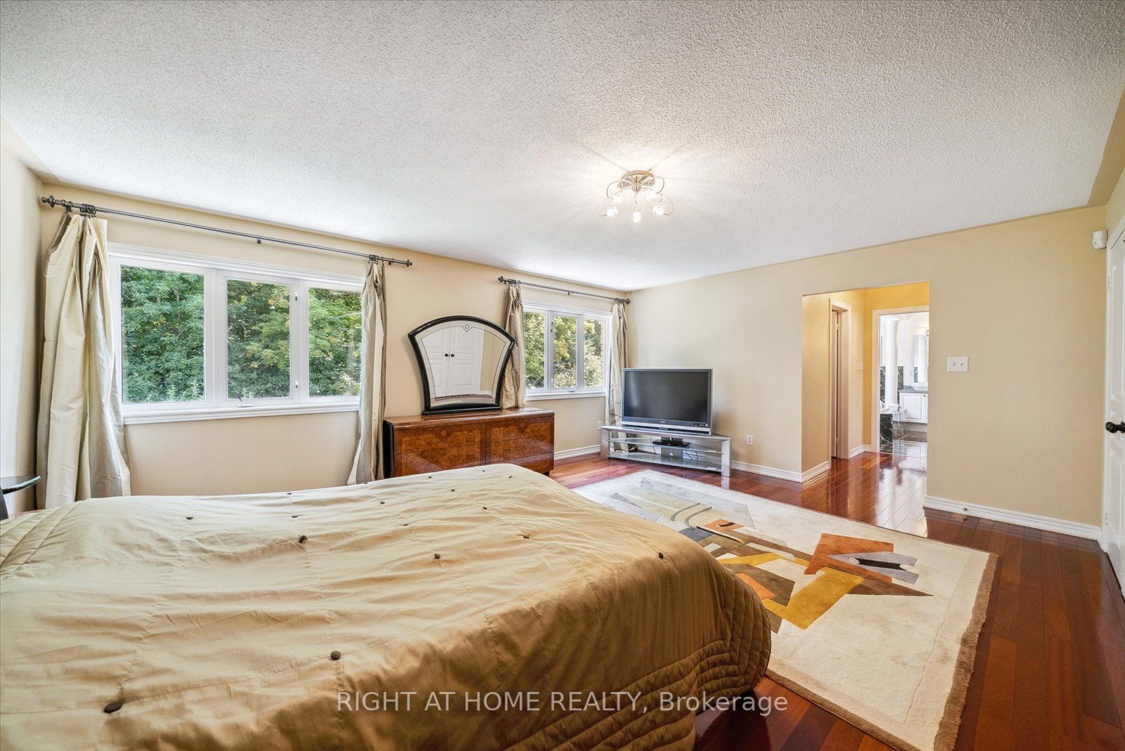 77 Auburndale Dr