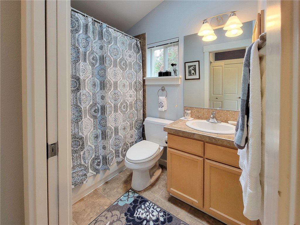 1209 Aurora Avenue N