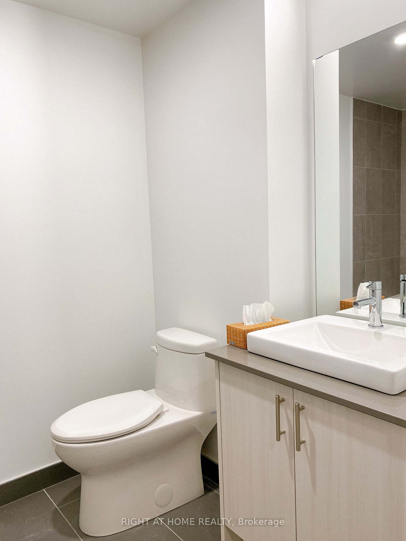 1195 The Queensway 101