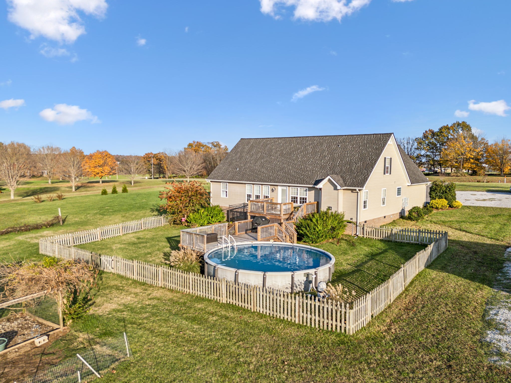 5881 Highway 31 W
