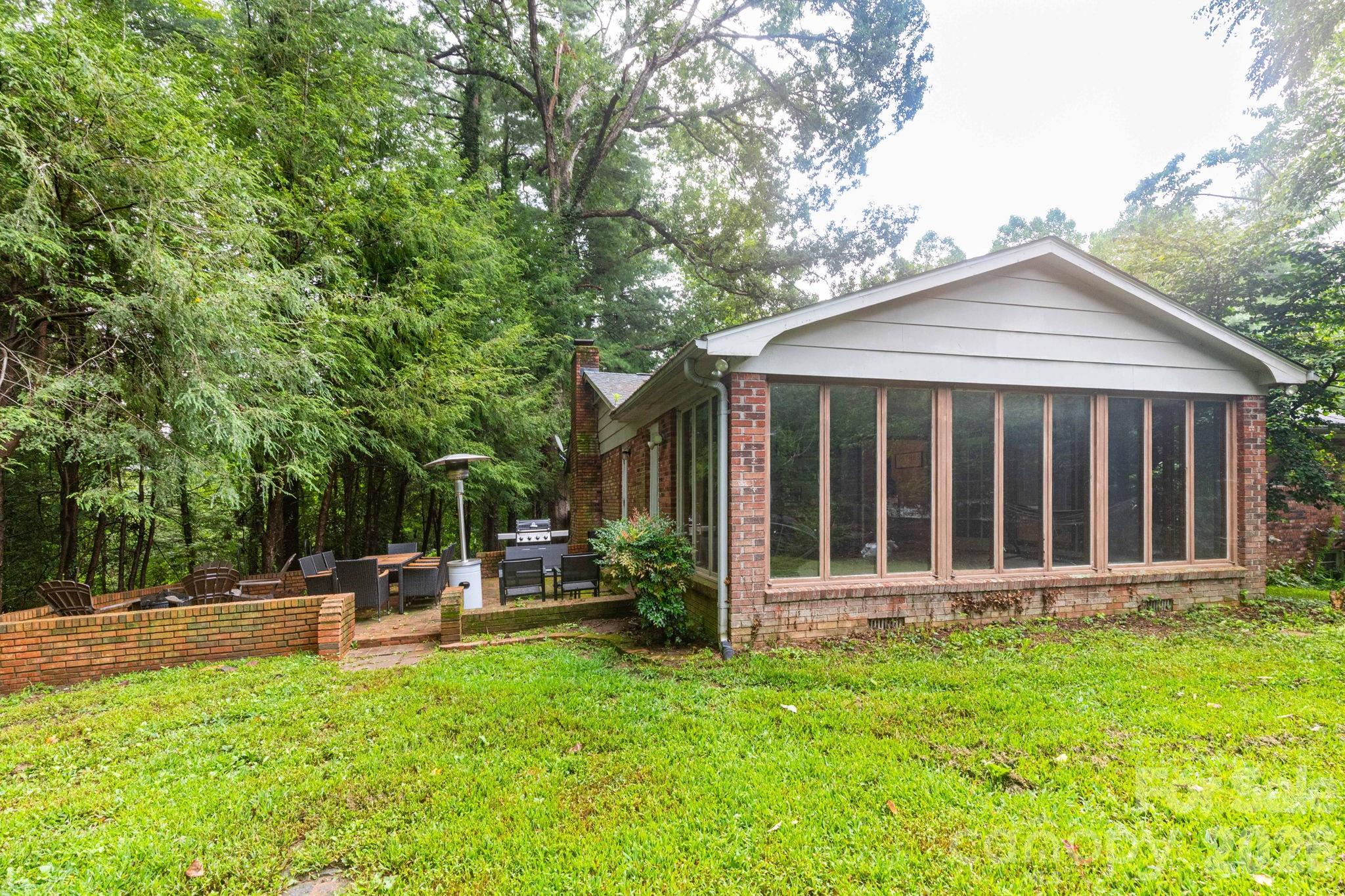 936 Toxaway Drive