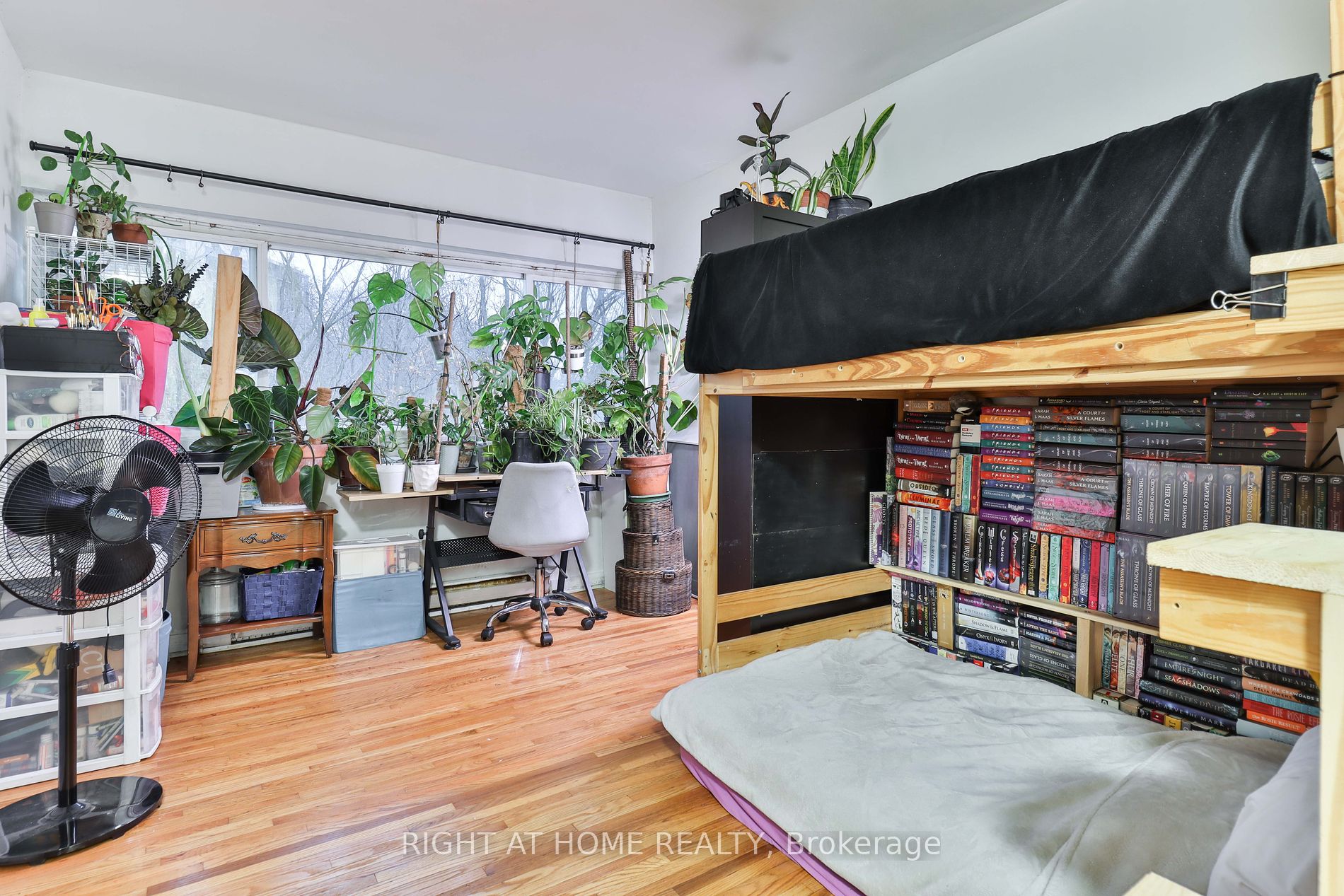19 London Green Crt 98