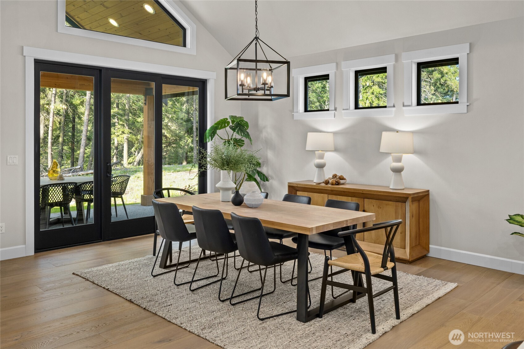Dining room.