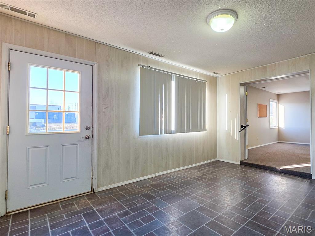 211 Lincoln Drive