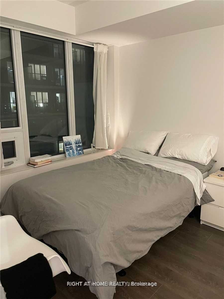 99 Broadway Ave 2408