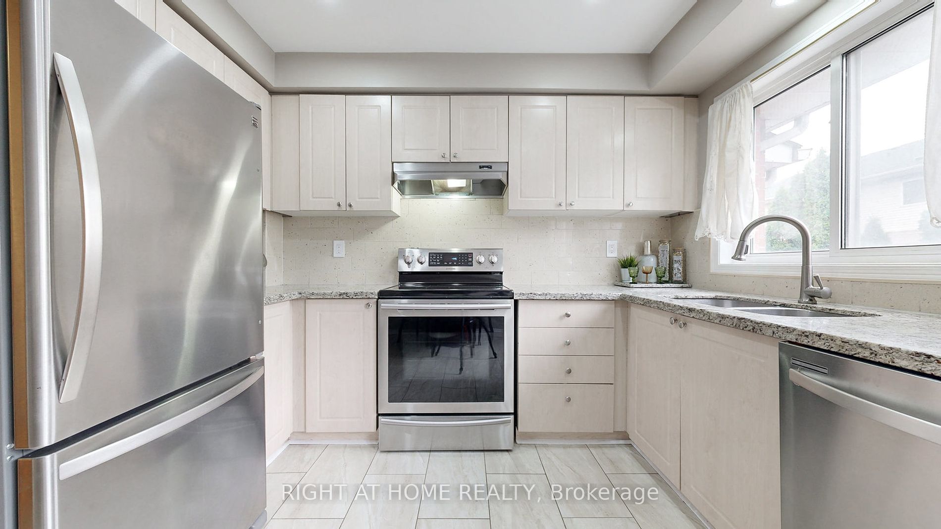 34 Rumi Cres