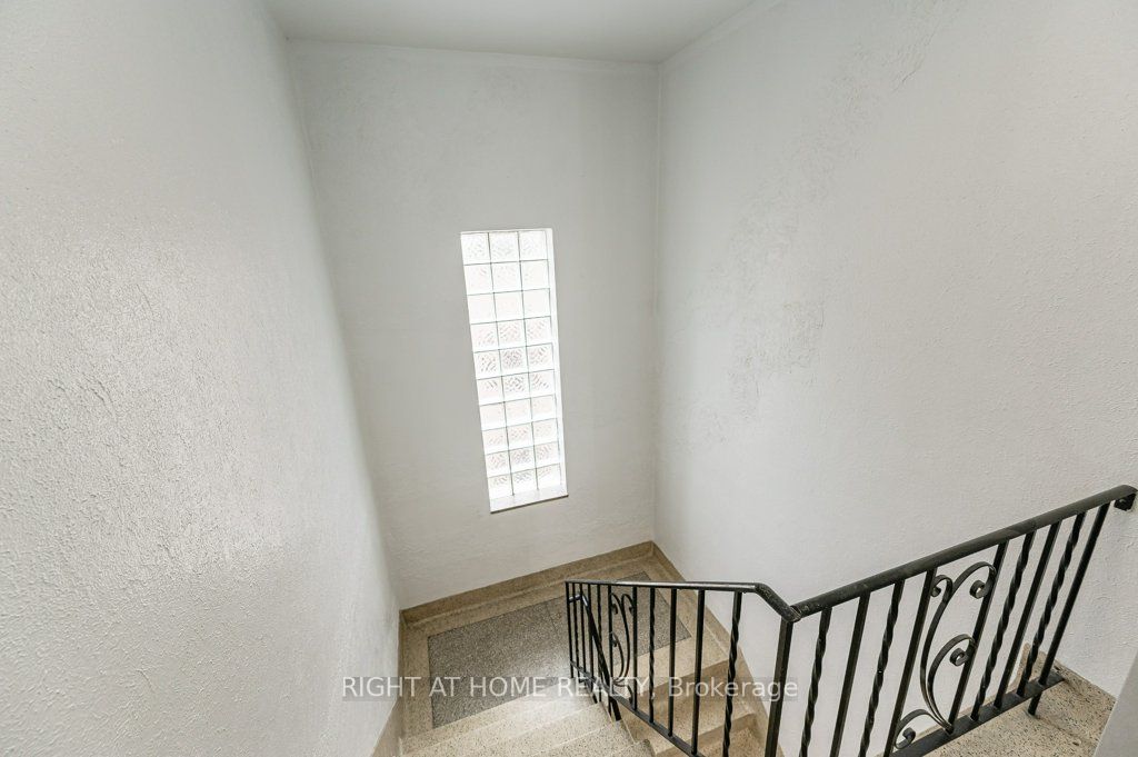 10 Organ Cres
