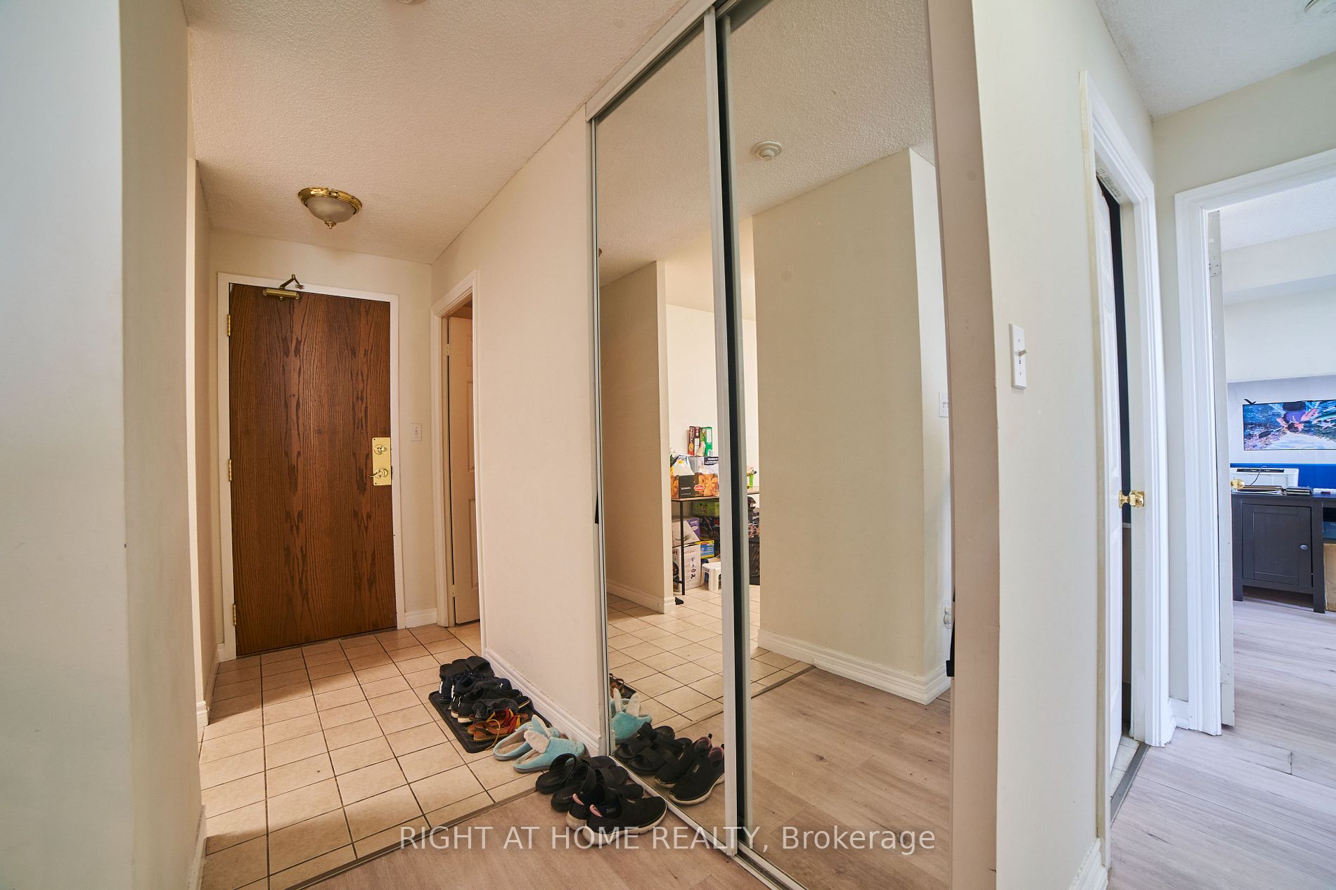 1700 E Eglinton Ave 609